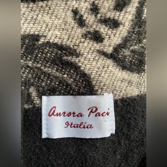 Vintage Aurora Paci 100% Wool Throw - Scarf - Shawl - Wrap - Picture 4 of 4
